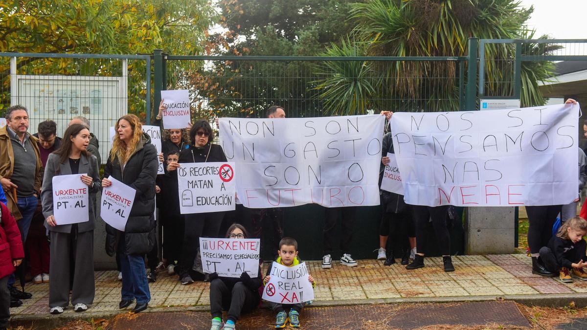 Padres del colegio Ría do Burgo reclaman más especialistas