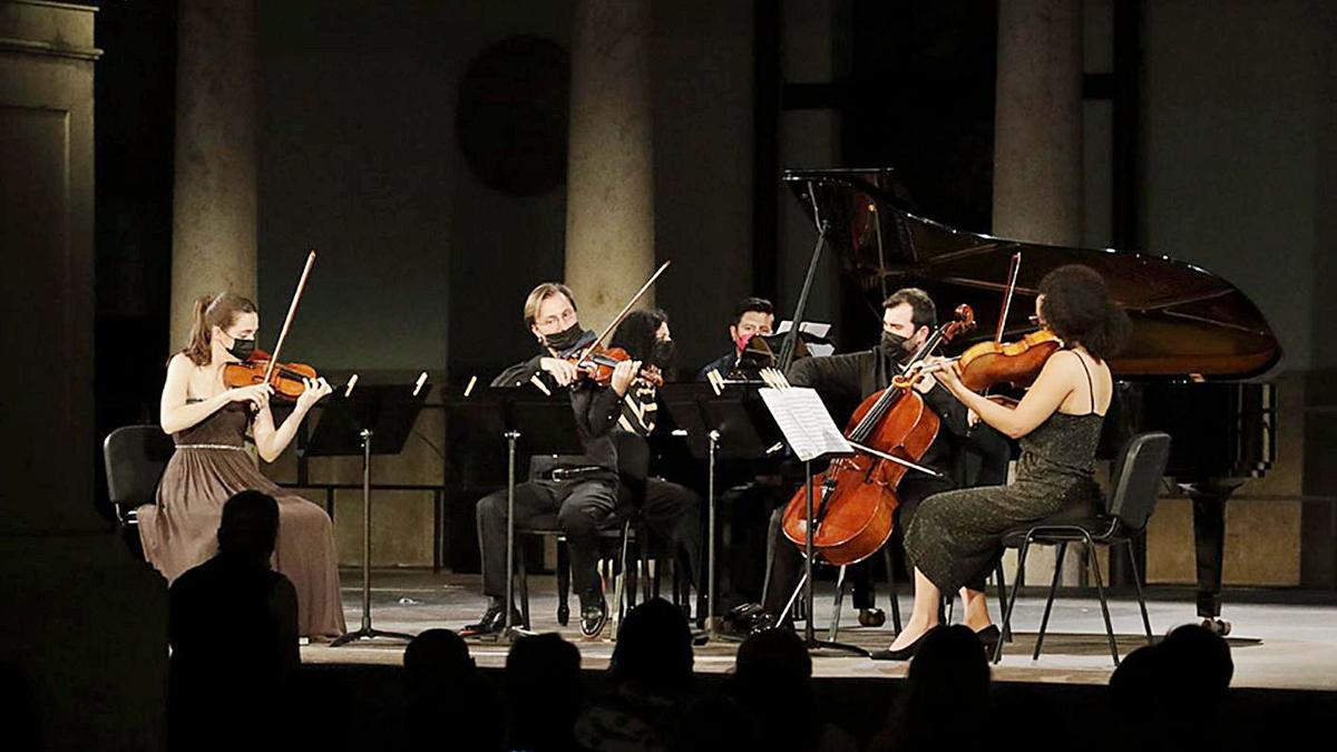 Actuación de Kairós Project en La Nau de la Universitat de València. | EDUARDO ALAPONT/U.V.