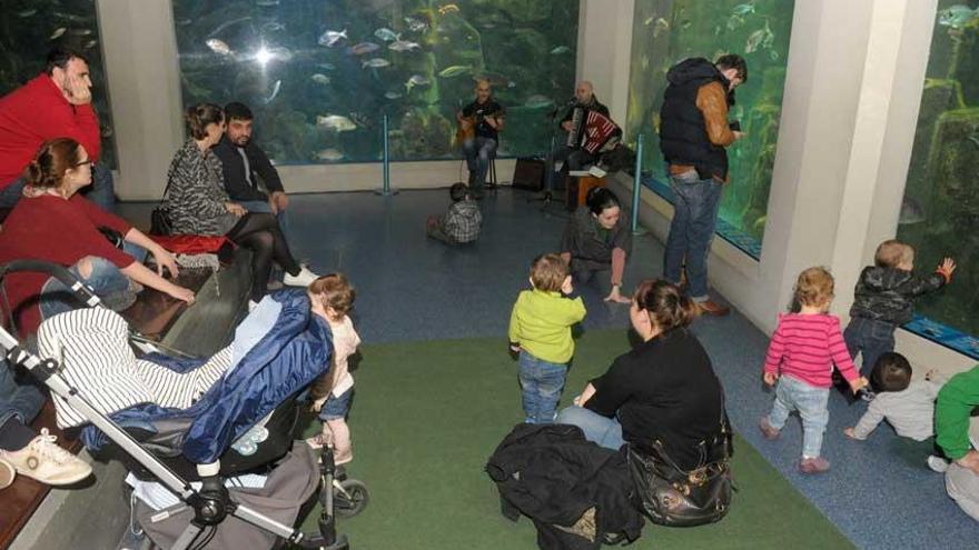 Familias en el Aquarium Finisterrae.