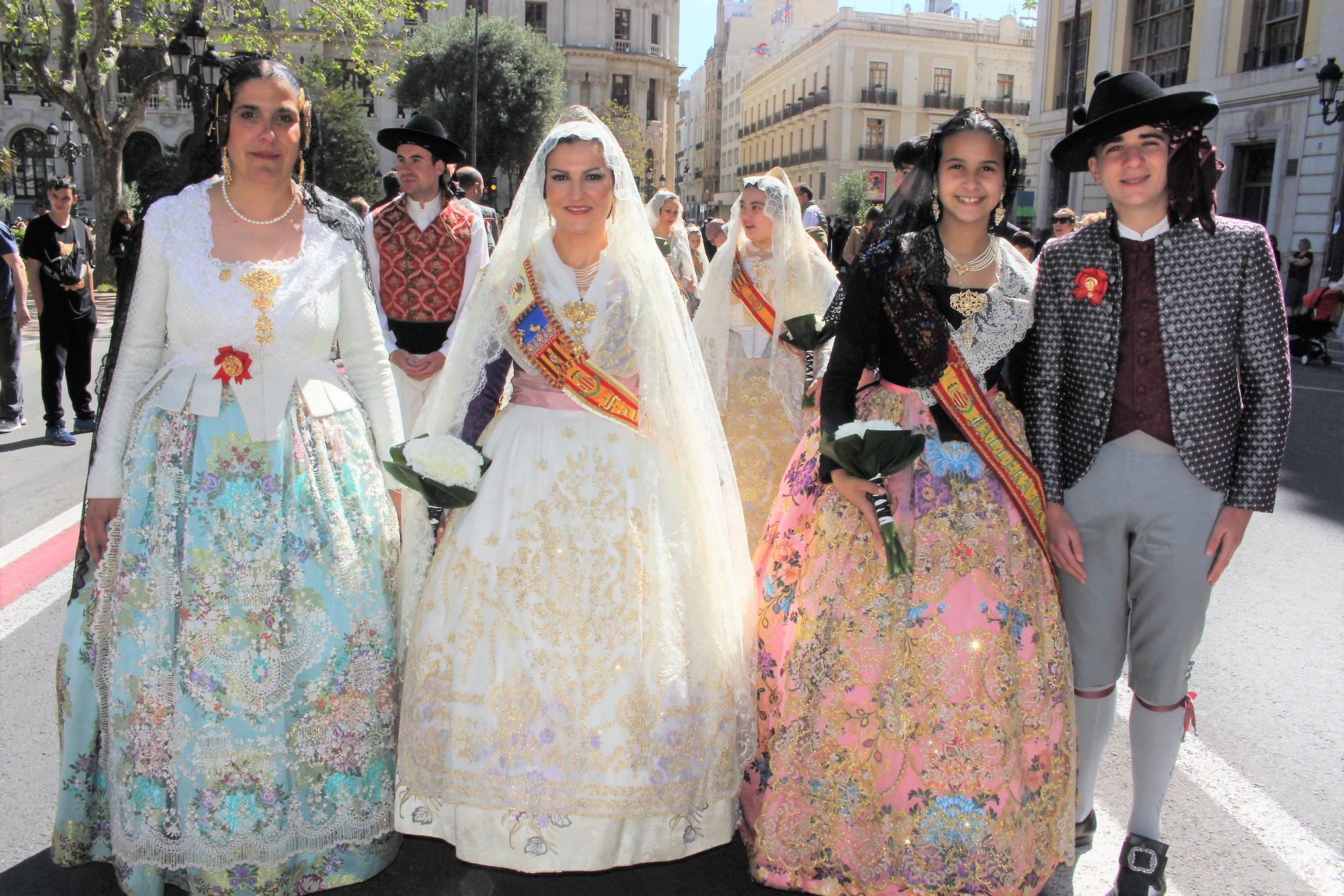 El desfile de falleras mayores en la Ofrenda a San Vicente Ferrer