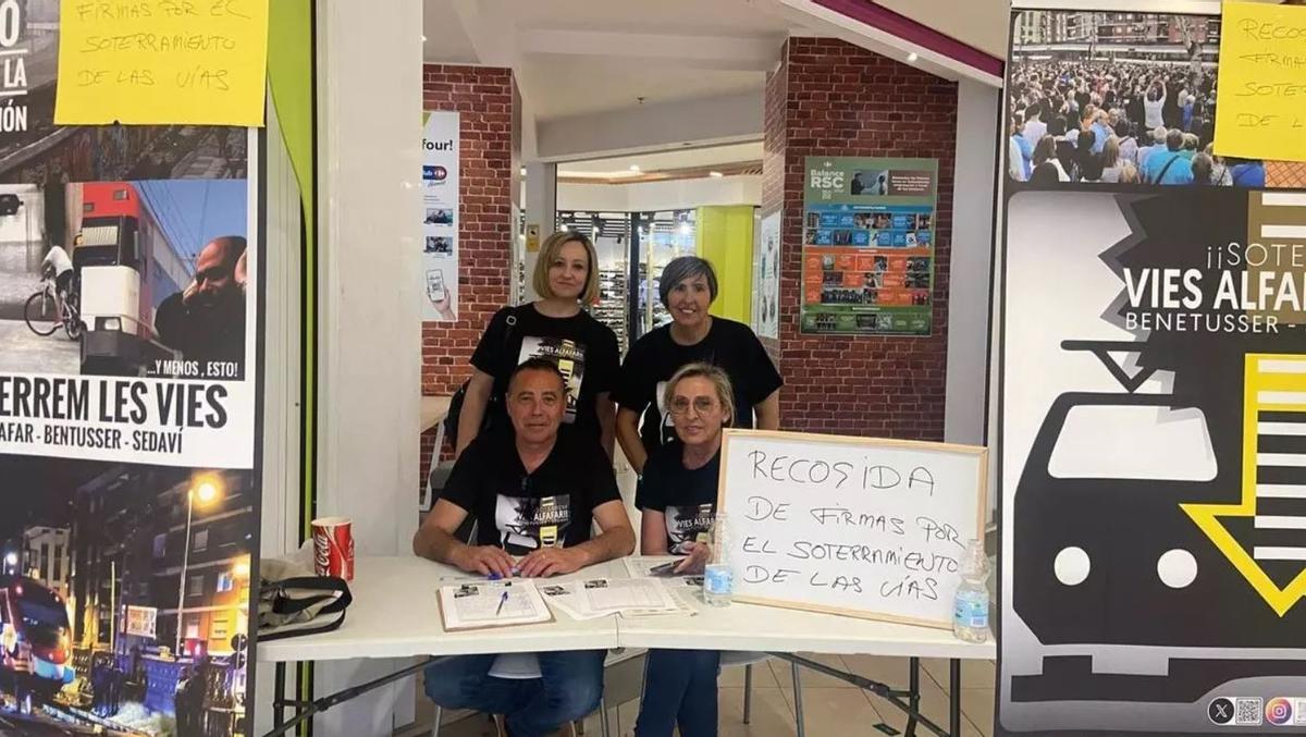 Recogida de firmas contra el paso subterráneo propuesto por Adif potr la Plataforma.
