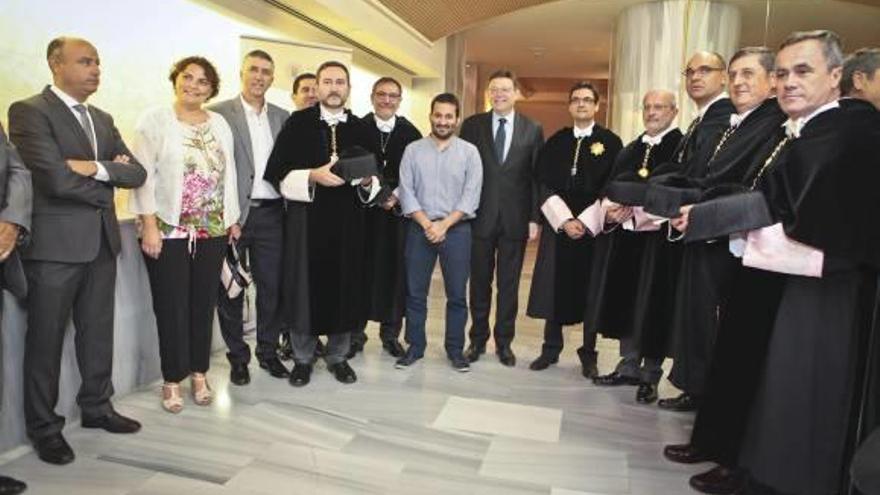 El acto contó con la presencia de los rectores de las universidades valencianas.