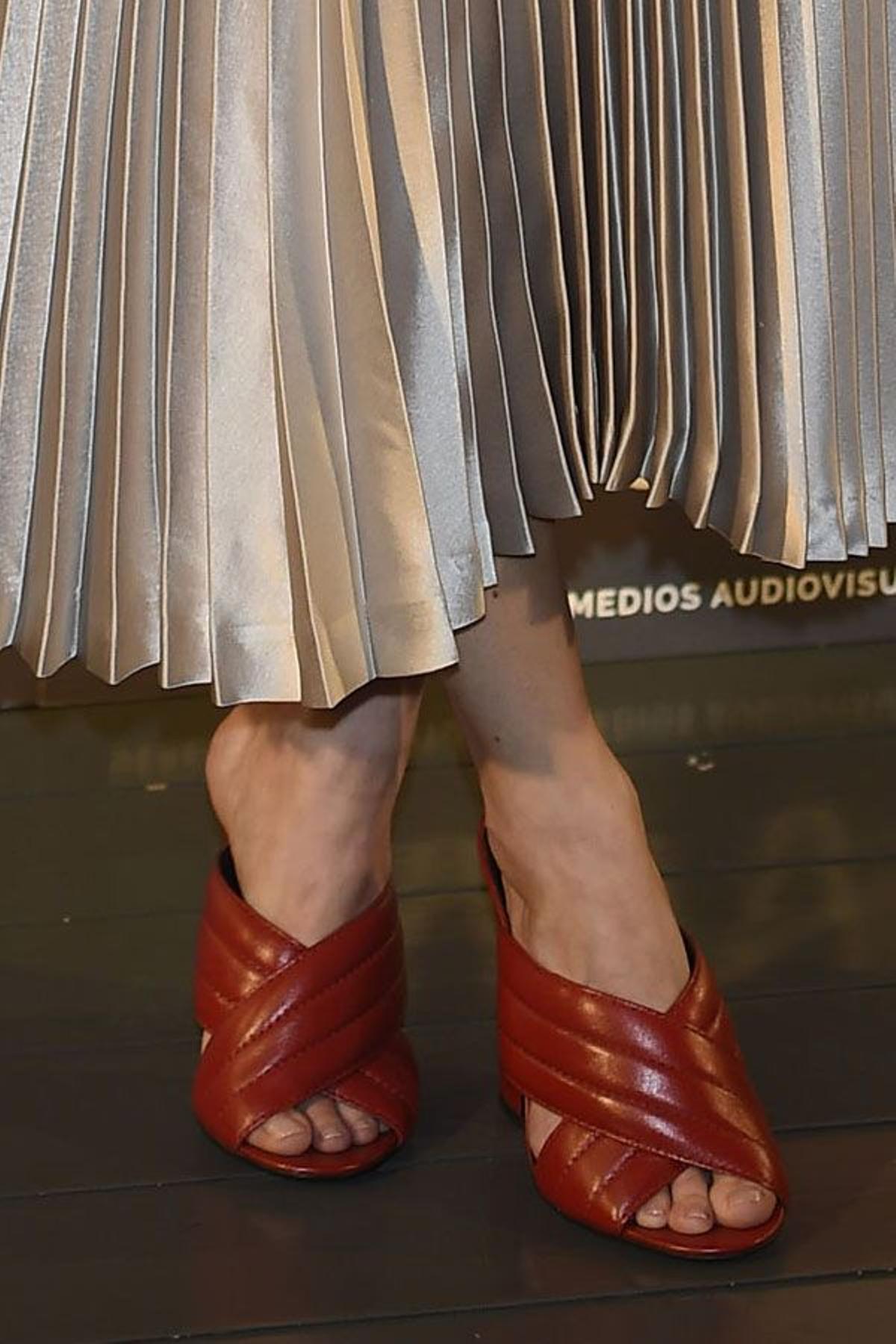 Blanca Suárez, con mules rojos de Gucci