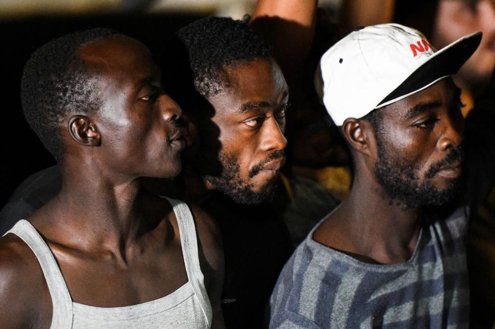 L'Open Arms desembarca a Lampedusa els darrers 83 migrants a bord