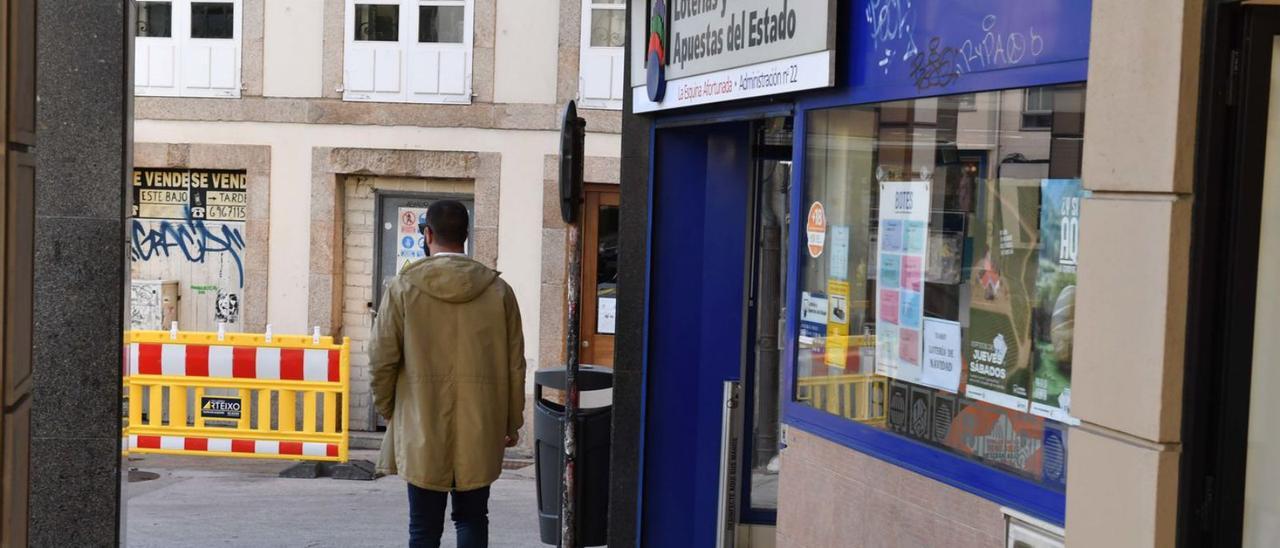 Administración de lotería, en San Agustín. |   // VÍCTOR ECHAVE