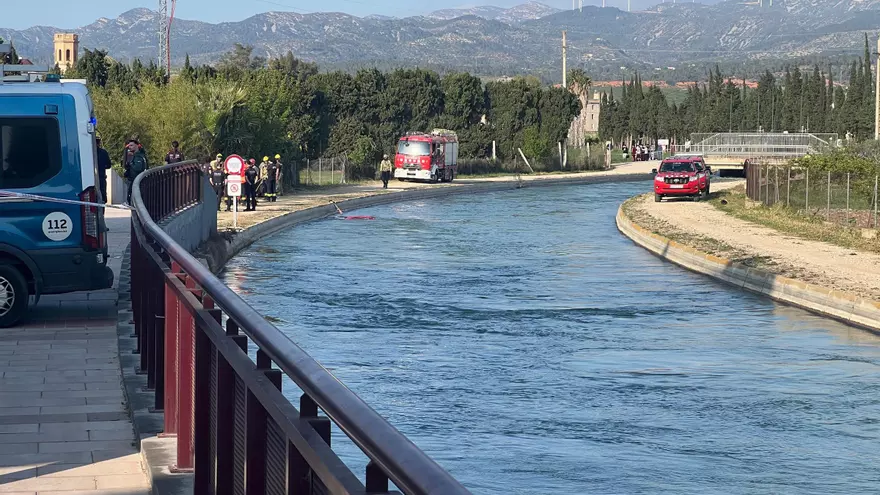 Vídeo: Una nena morta i un nen ferit molt greu en caure el cotxe en què viatjaven al canal de Roquetes