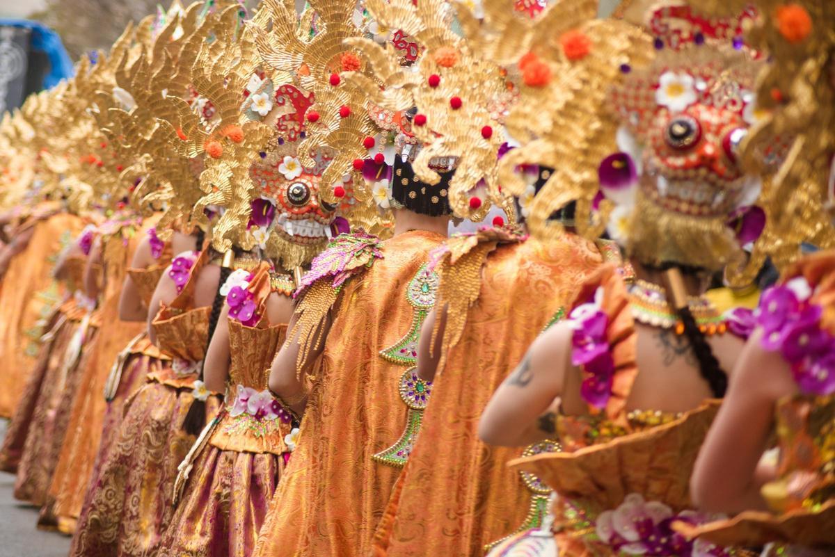 Coreografías y trajes sorprendentes forman parte del gran desfile del domingo en Navalmoral.