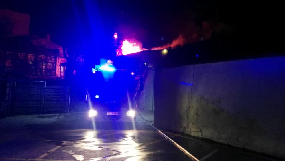 Incendio de un negocio en la Plaza Mayor de Toro