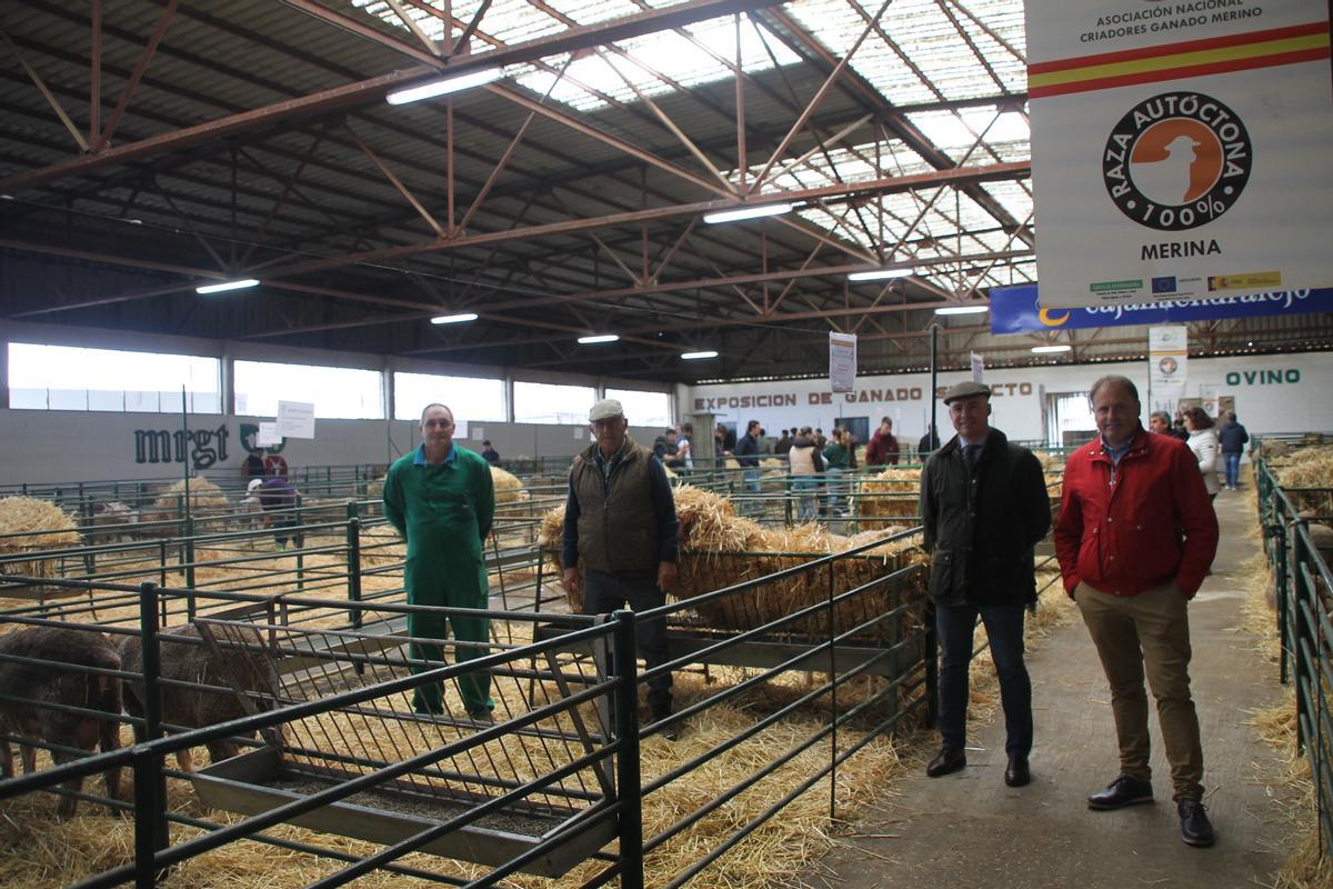 Ganaderos de la asociación de la raza Merina en la Agroganadera de Trujillo