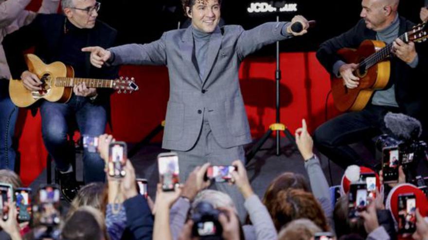 David Bisbal, en el metro.  | |  EFE