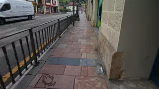 Una "trampa" en pleno centro urbano de Cangas de Onís