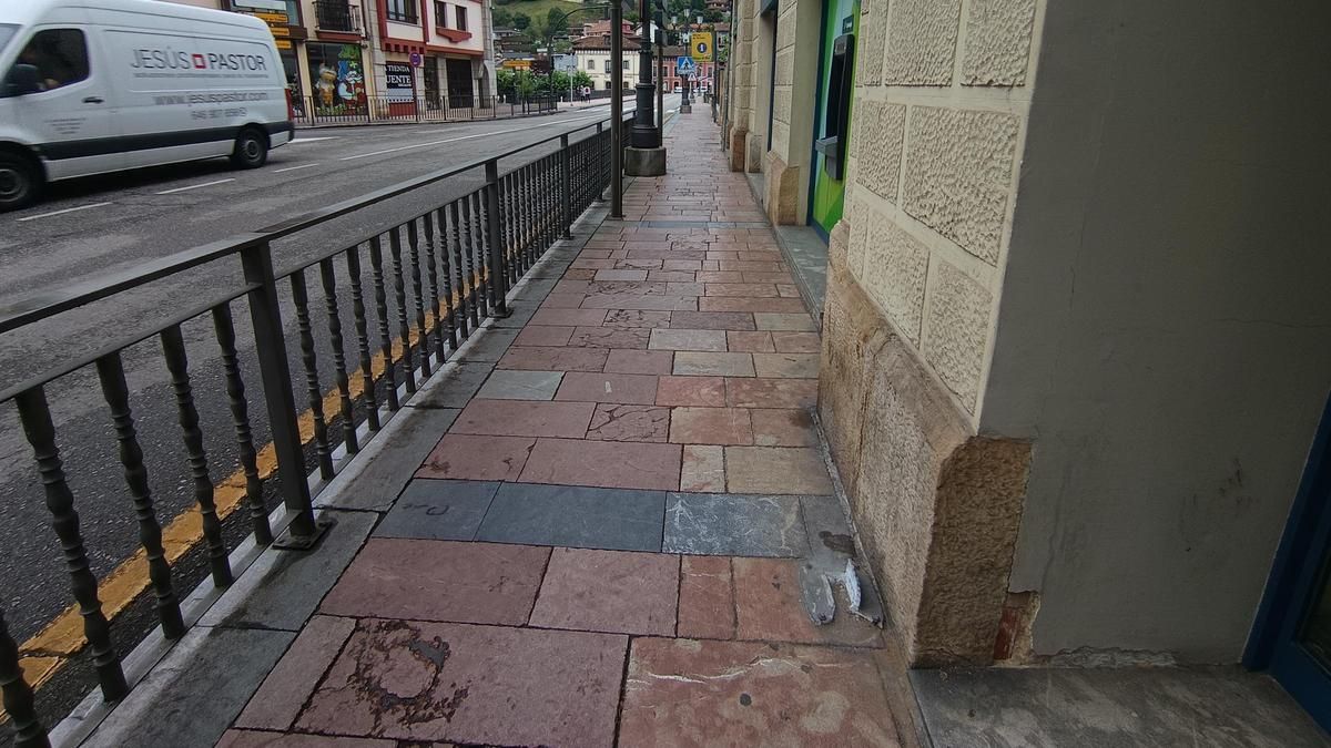 La "trampa", en plena acera.