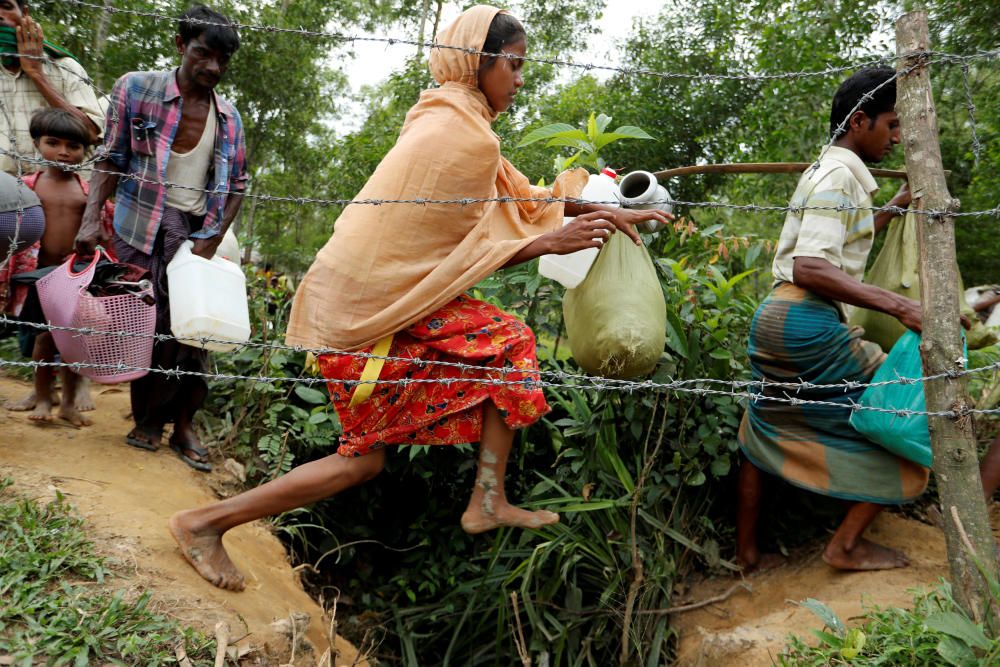 A Rohingya refugee woman, who crossed the border ...