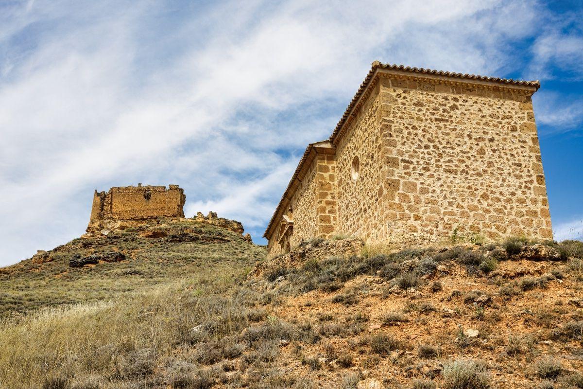 Ermita de la Torre junto al Castillo de la Raya