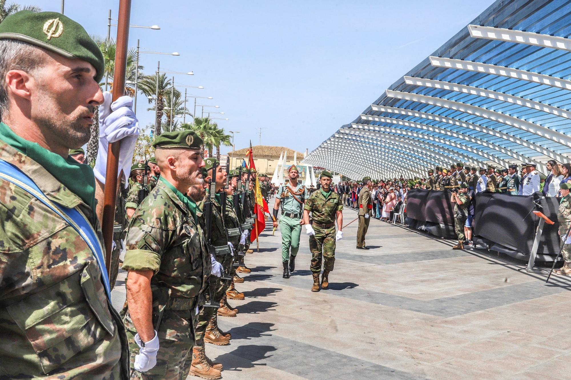 Sol y fidelidad a la bandera en Torrevieja