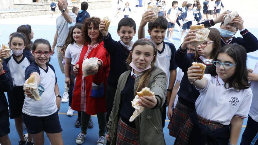 Bocadillo solidario en el Santo Ángel