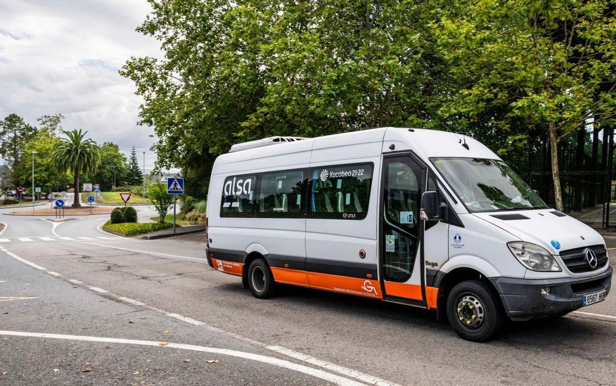 Bus municipal de Oleiros |  LOC