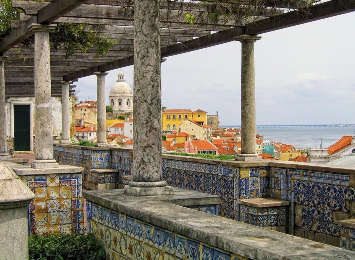 Mirador de Santa Lucía, en La Alfama, Lisboa