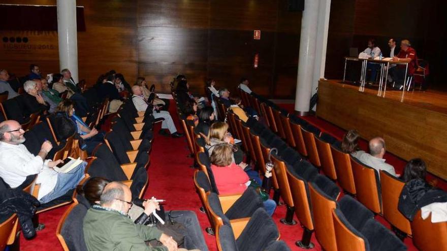 Un momento de la charla de ayer en el Centro Social do Mar de Bueu. // Gonzalo Núñez