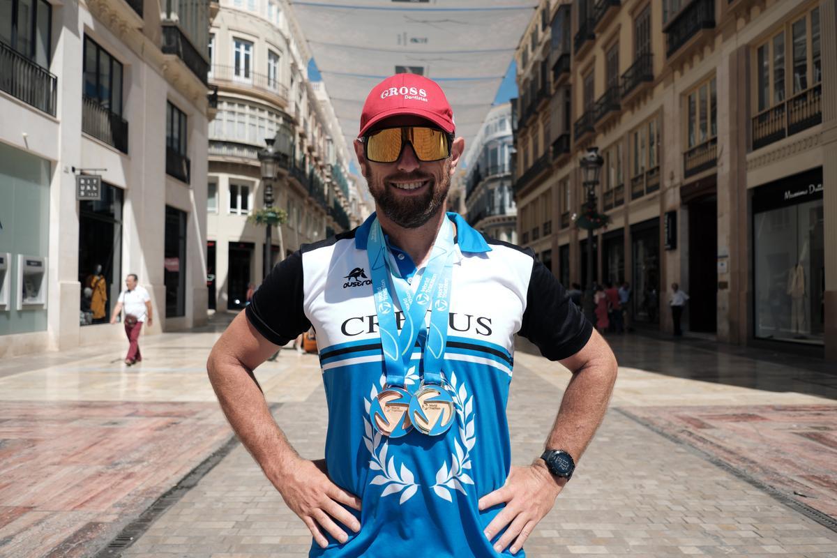 Oliva, en la calle Larios, tras llegar del Campeonato del Mundo celebrado en Eslovaquia.