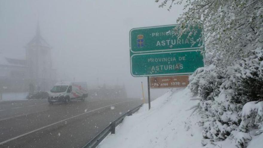 Llega la borrasca &quot;Helena&quot;: Asturias está en alerta por nieve, oleaje y viento