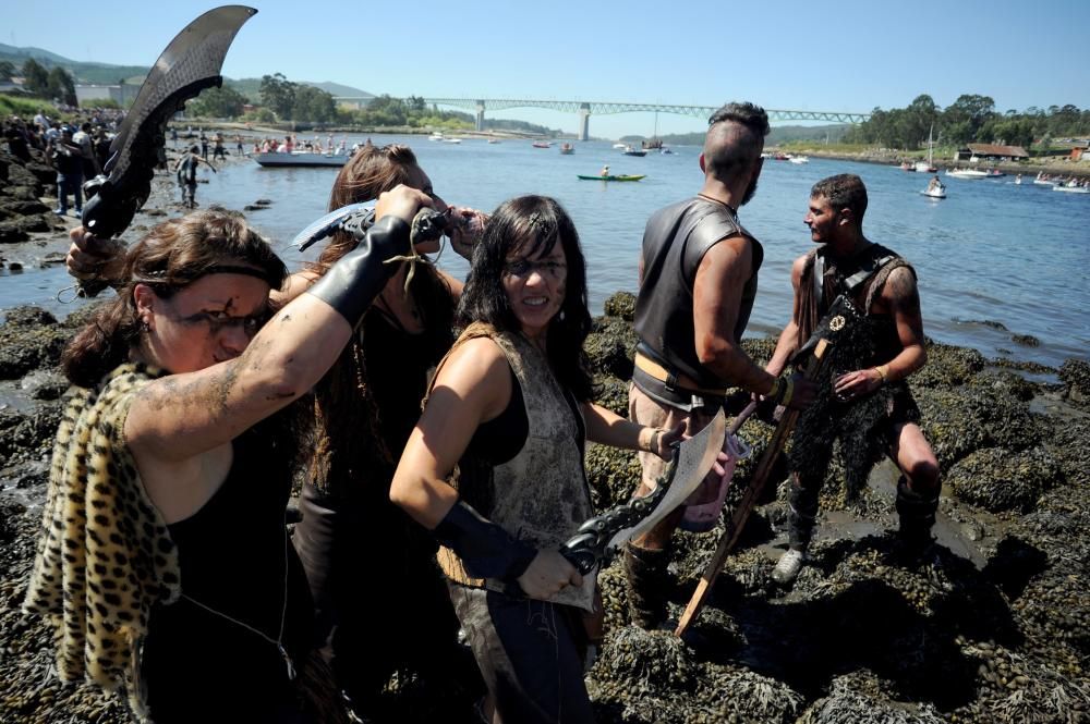 La recreación del desembarco se convierte en el acto central de la Romaría Vikinga