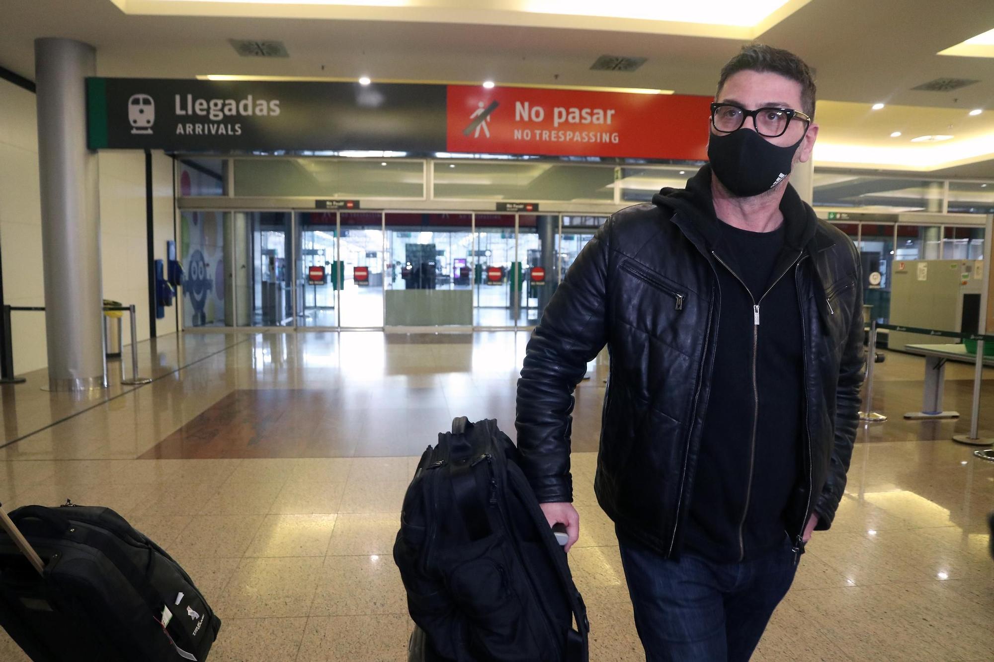 El griego Fotis Katsikaris, en la estación María Zambrano, a su llegada a Málaga.