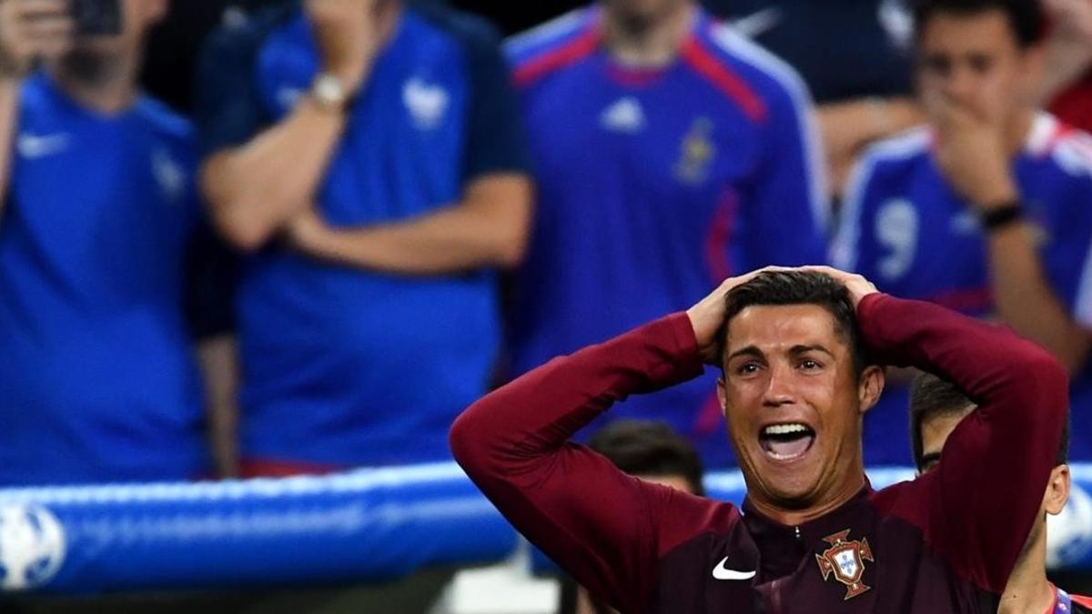 Ronaldo festeja el gol de Eder a Francia.