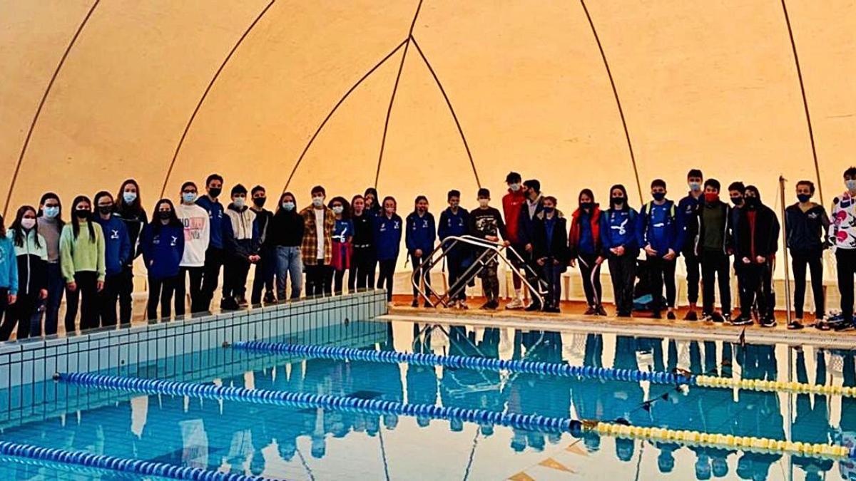 Nadadores de las categorías infantil y alevín en la piscina del CN Palma.