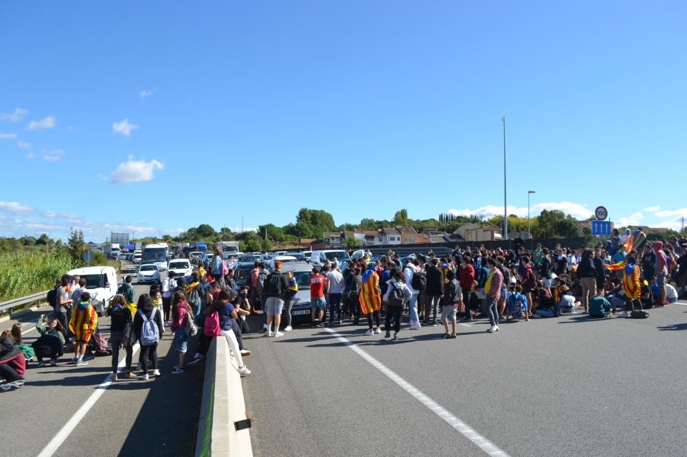 Els estudiants buiden les aules i tornen a tallar el trànsit a Manresa