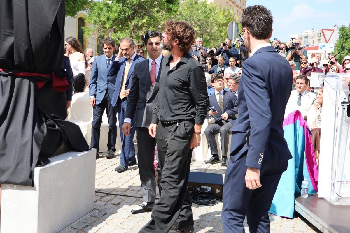 Imágenes de la inauguración del monumento a Rafael de Paula en la Plaza de Toros.