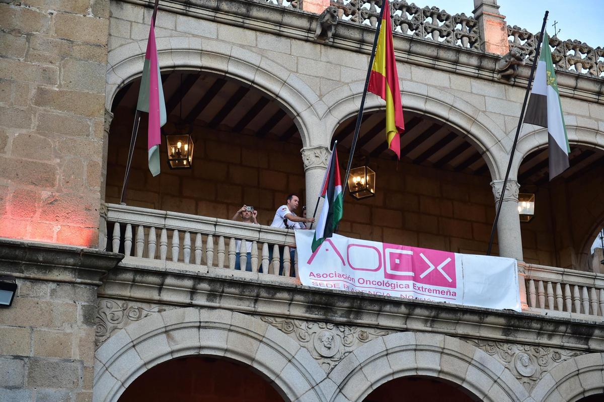 Fotogalería | Imágenes de la concentración en apoyo a la flotilla en Plasencia