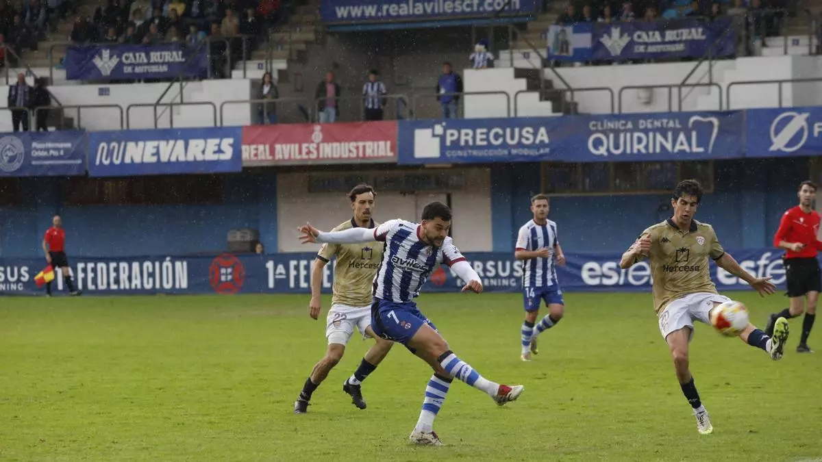 El Avilés se mete en un lío: empate con mucha polémica ante el Guadalajara (2-2)