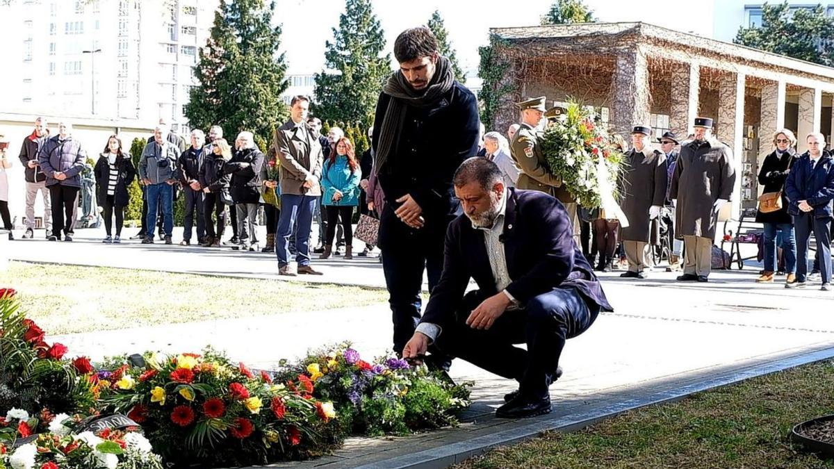 El gobierno checoslovaco erigió el memorial en el cementerio-crematorio de Stranice. | GOIB