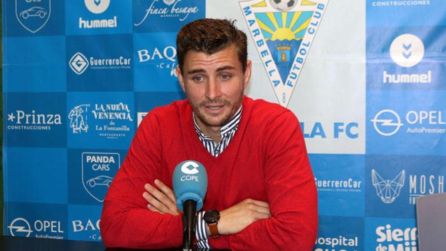 Padilla, entrenador del Marbella, en rueda de prensa.