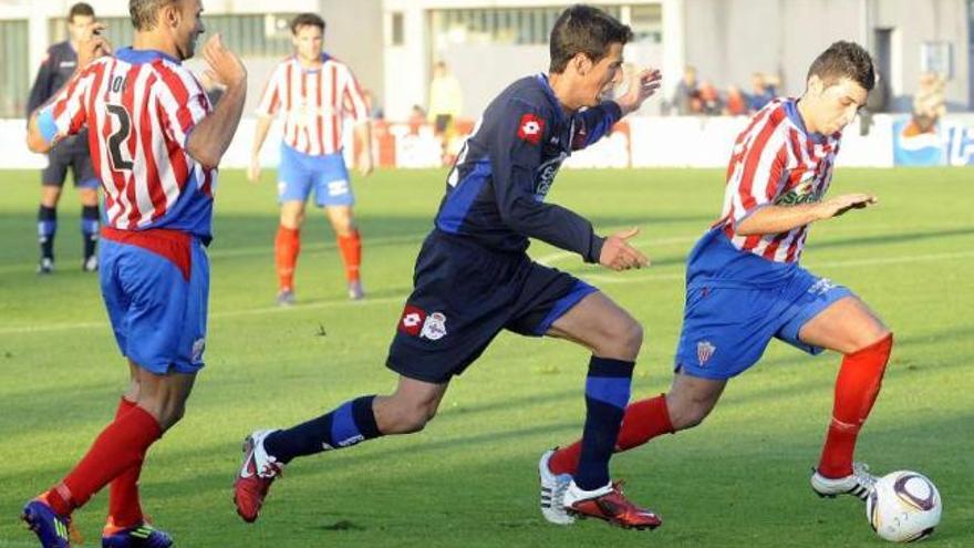 Imagen de un partido del Cerceda de esta temporada ante el Fabril. / eduardo vicente