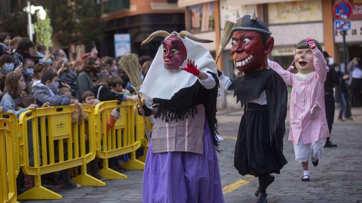 Palma entra en fiestas con un pregón en clave de ‘gloses’ contra «el dimoni des covid»