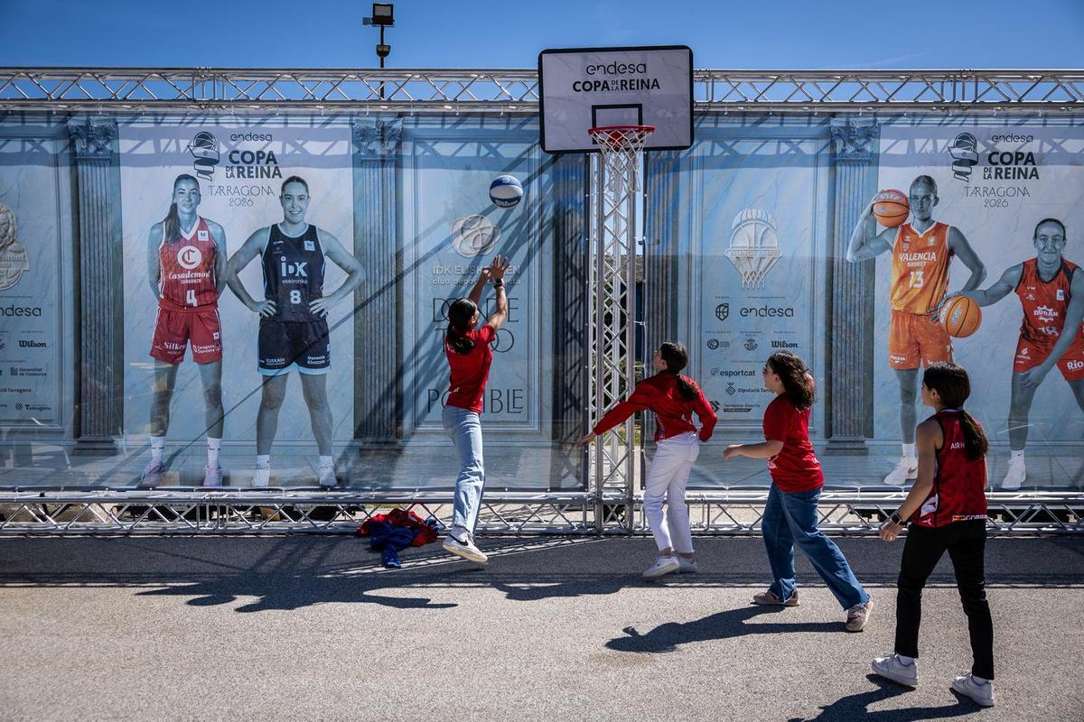 EN IMÁGENES | La Marea Roja calienta motores en Tarragona antes de las semifinales