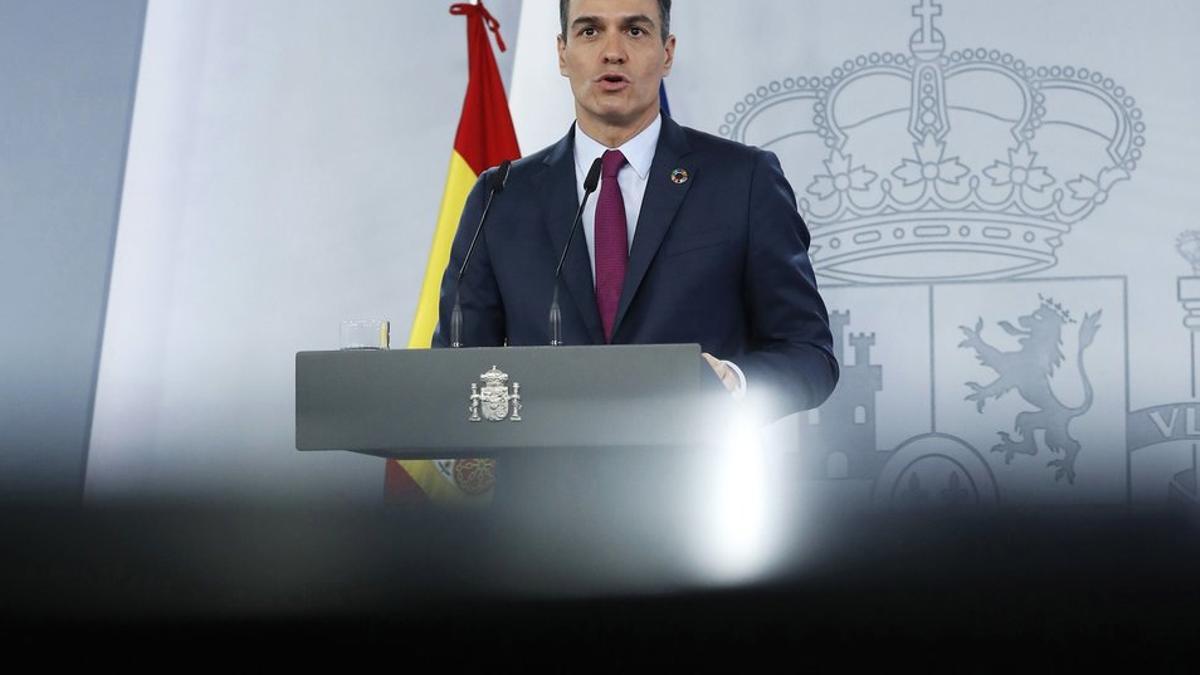 Pedro Sánchez, durante su comparecencia en la Moncloa tras la cumbre telemática del G-20, este 22 de noviembre.