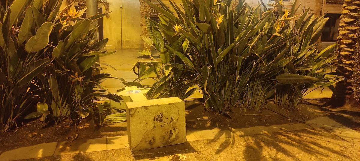 La cruz de la plaza de la Santísima Faz, derribada la noche de este miércoles