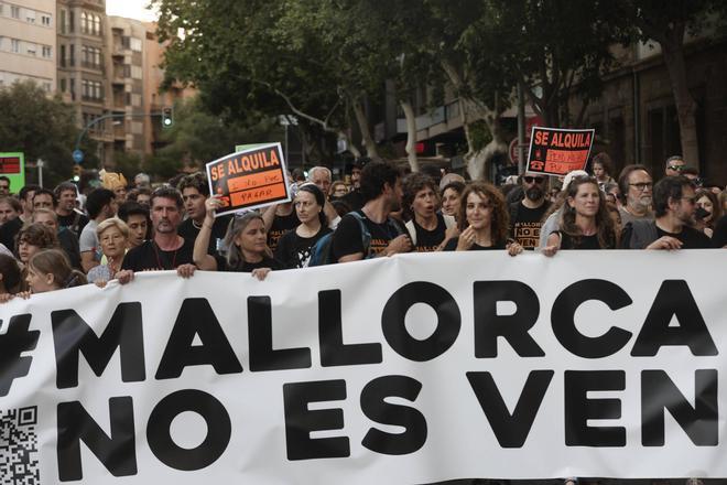 "Mallorca steht nicht zum Verkauf": Die Bilder der Massendemo vom Samstag