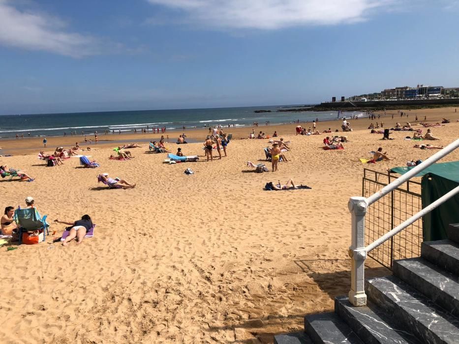 Sábado de playa en Asturias: camino de aforo lleno