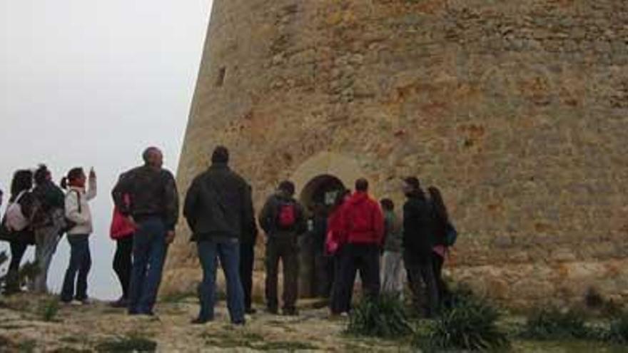 El itinerario guiado a su paso por la torre des Carregador de sa Sal