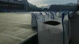 Comienza la obra para renovar el césped del estadio Ganzábal (que obligará al Langreo a jugar dos partidos como local en Tudela Agüeria)
