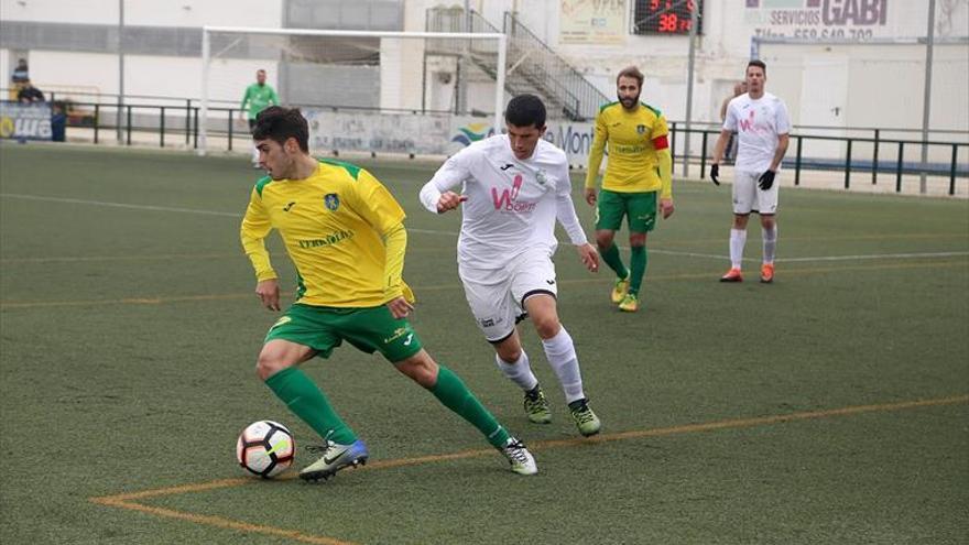 Un reanimado Montilla prolonga la caída libre del Pozoblanco