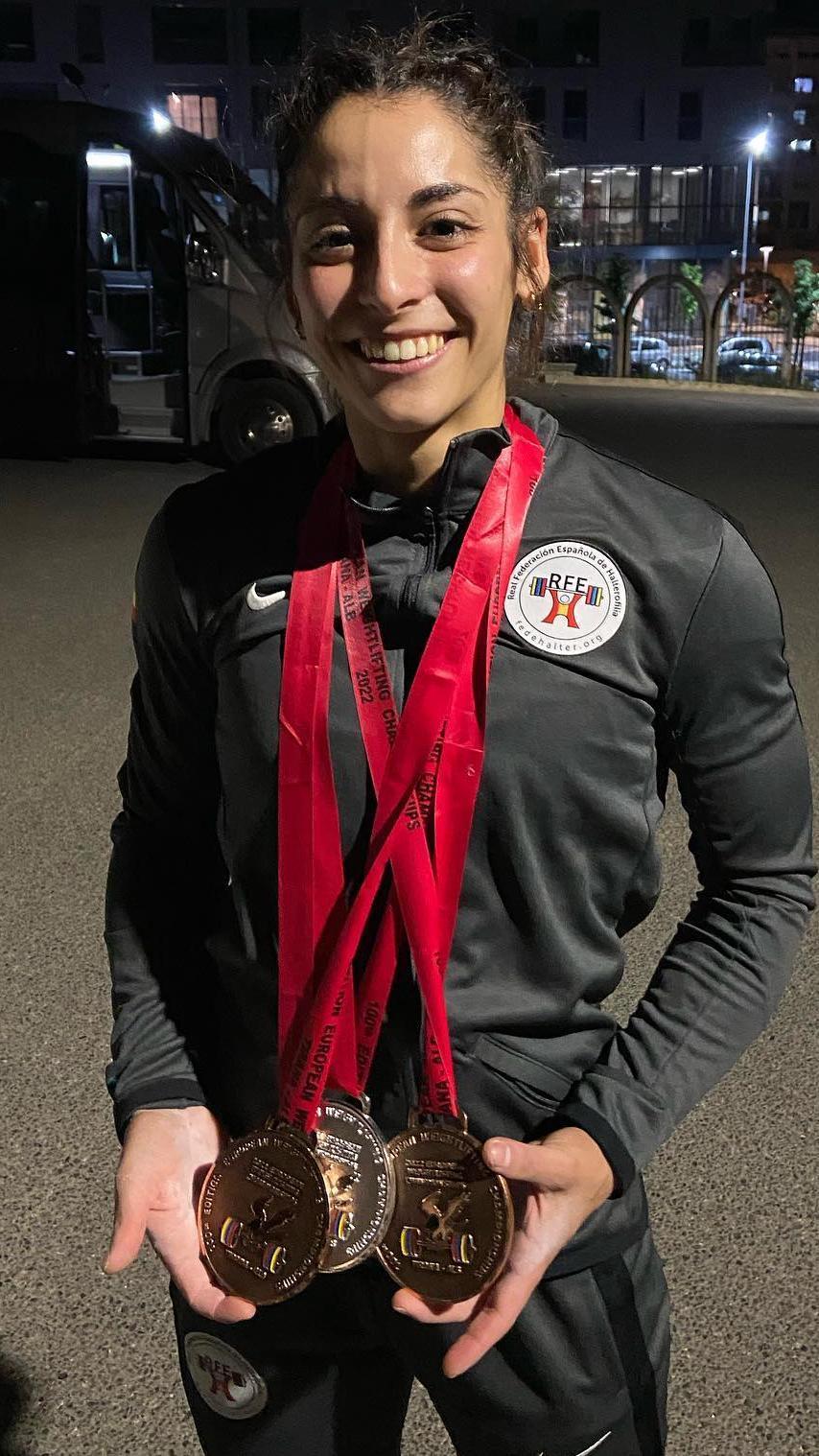 Pepa Giménez-Güervos, con sus tres medallas en el Europeo absoluto.