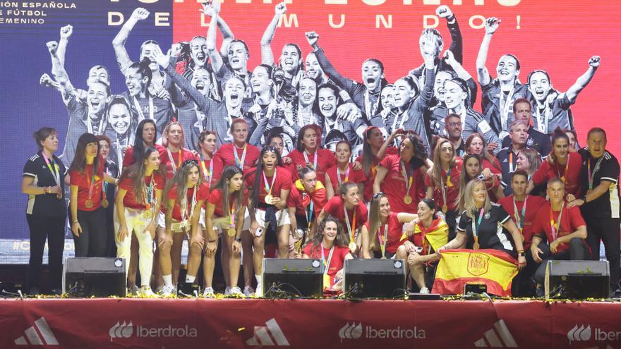 Así ha sido el recorrido del bus de la Selección Española de Fútbol Femenino por Ibiza