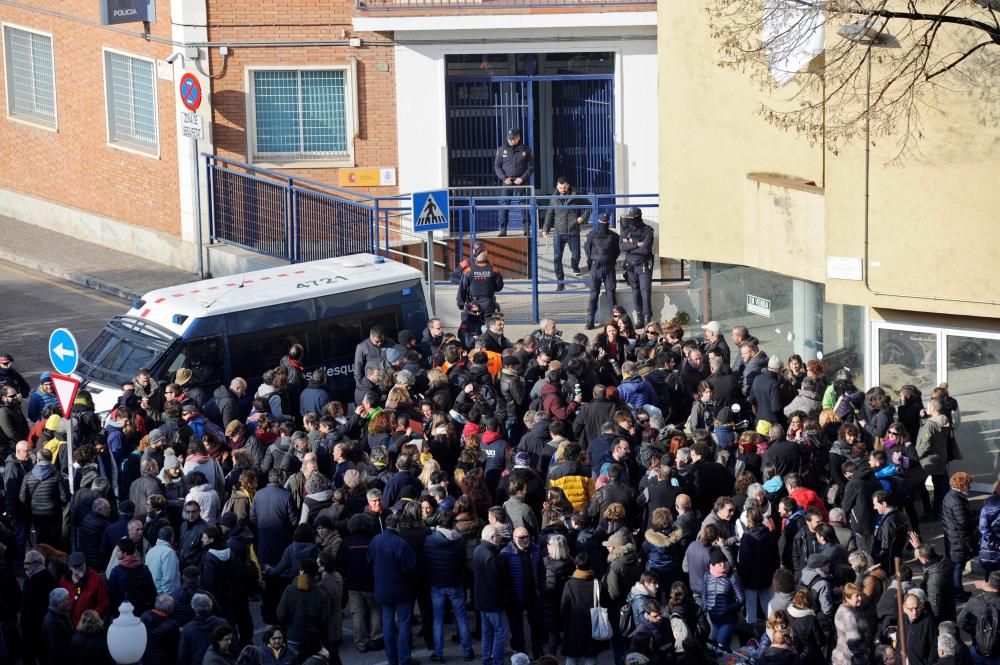 Concentració de protesta per les detencions dels alcaldes de Verges i Celrà