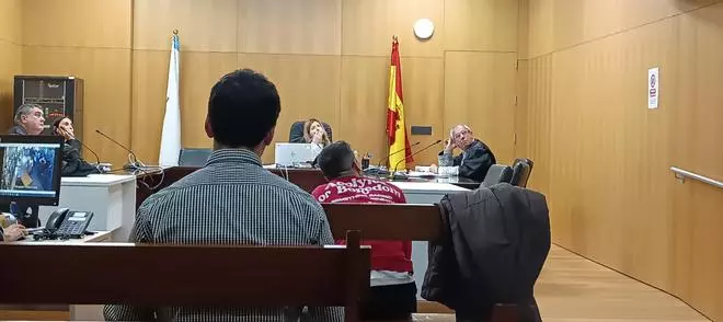 Se culpan el uno al otro tras una pelea en un pub en Ourense: uno de los acusados perdió un diente