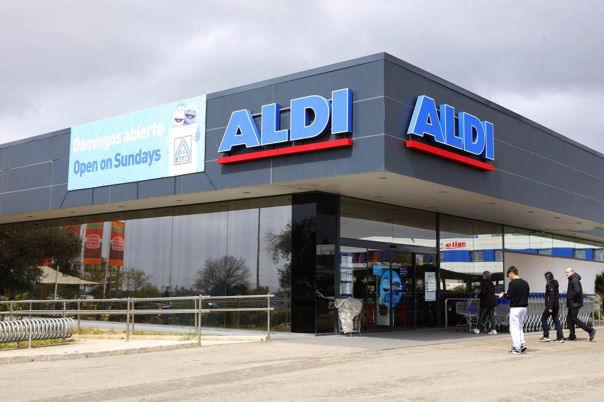 Im Aldi in Inca können Kunden auch sonntags einkaufen.